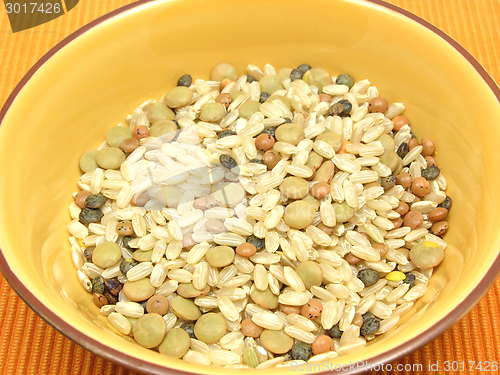 Image of Mixed lentils with brown rice in a bowl of ceramic