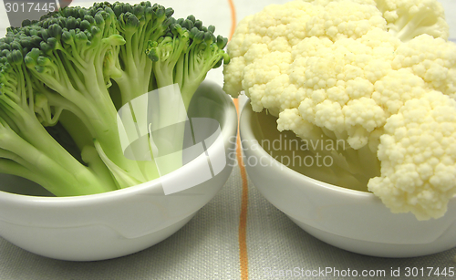 Image of Cauliflower and broccoli inn little bowls of chinaware