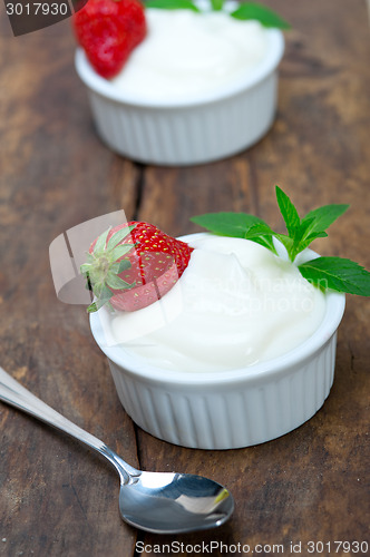 Image of organic Greek yogurt and strawberry