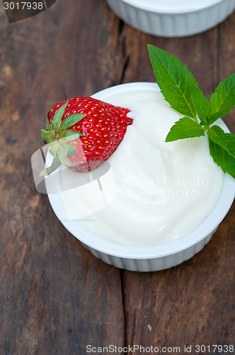 Image of organic Greek yogurt and strawberry