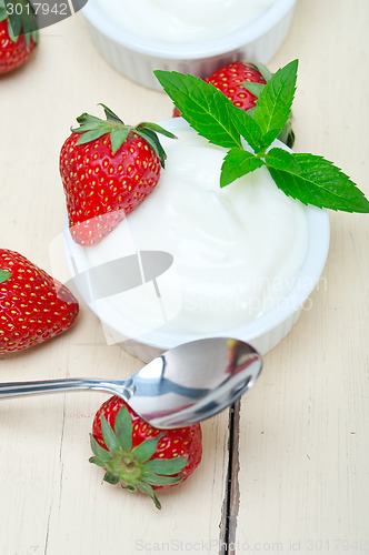 Image of organic Greek yogurt and strawberry