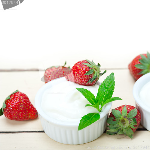 Image of organic Greek yogurt and strawberry