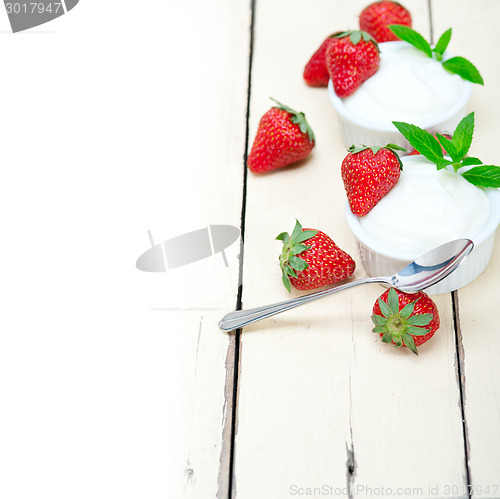 Image of organic Greek yogurt and strawberry