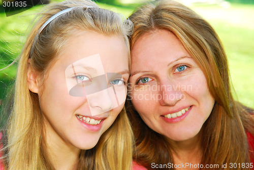 Image of Mother and daughter