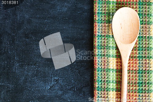 Image of wooden spoon and tablecloth 