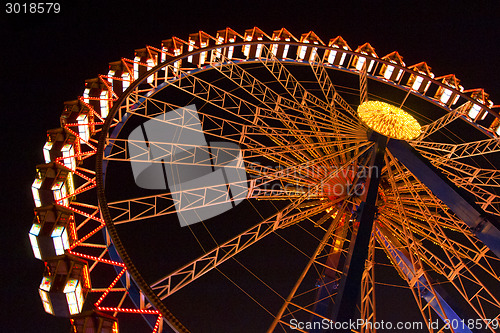 Image of Ferris wheel at the Oktoberfest at night