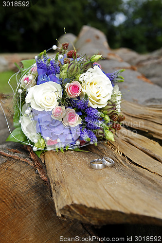 Image of Rose boquet with wedding rings