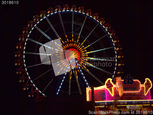 Image of Ferris wheel at the Oktoberfest at night