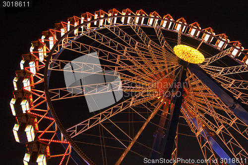 Image of Ferris wheel at the Oktoberfest at night