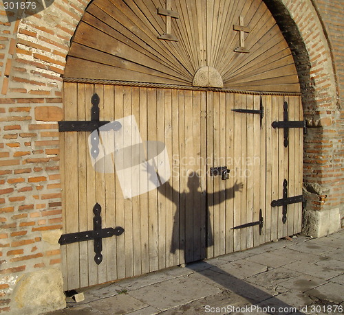 Image of shadow on the gate