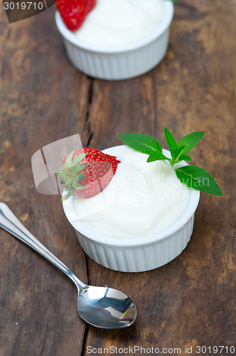 Image of organic Greek yogurt and strawberry