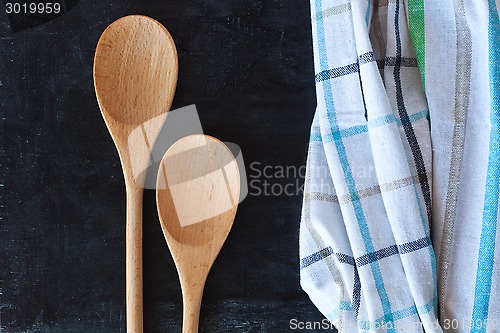 Image of wooden spoons and tablecloth