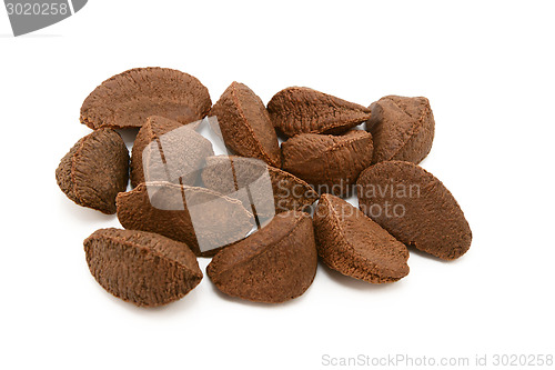 Image of Brazil nuts in shells