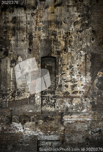 Image of wall of ruined house 