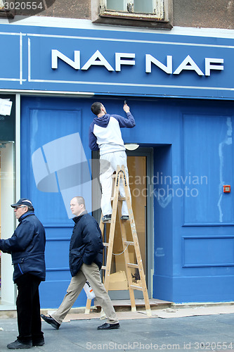 Image of Worker wall painting on NAF NAF store