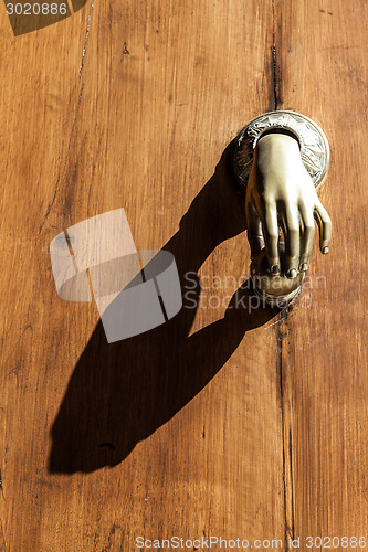 Image of Misterious Knocker