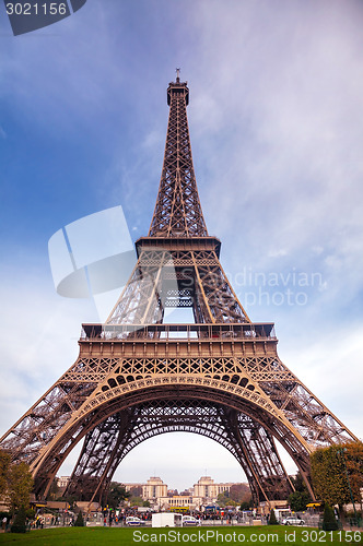 Image of Eiffel tower in Paris, France