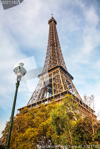 Image of Eiffel tower in Paris, France