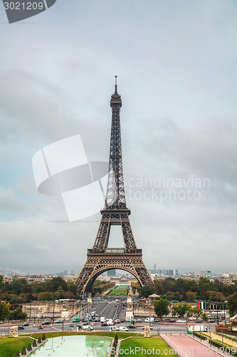 Image of Eiffel tower in Paris, France