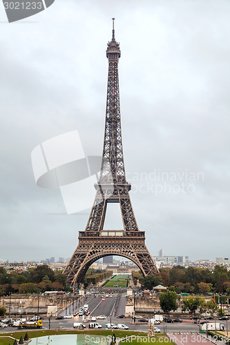 Image of Eiffel tower in Paris, France