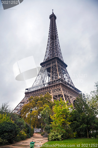 Image of Eiffel tower in Paris, France