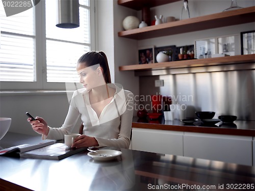 Image of middle woman and kitchen