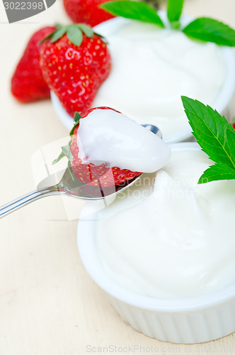 Image of organic Greek yogurt and strawberry