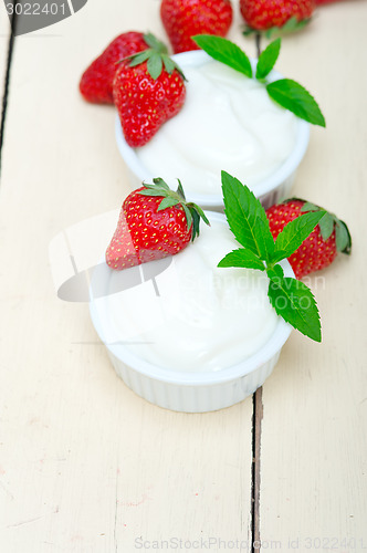 Image of organic Greek yogurt and strawberry