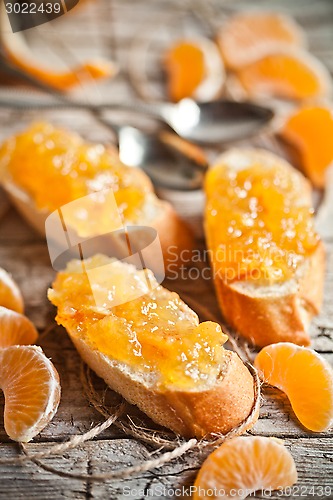 Image of pieces of baguette with orange marmalade