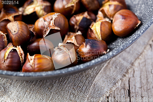 Image of roasted chestnuts in a pan 