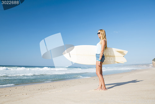 Image of Blode surfer Girl