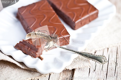 Image of dark chocolate cakes and spoon