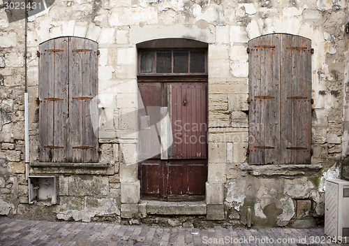 Image of dilapidated houses beaucaire