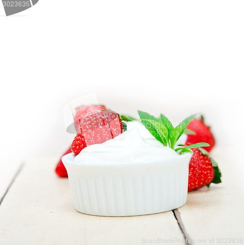 Image of organic Greek yogurt and strawberry