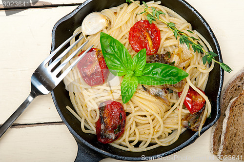 Image of spaghetti pasta with baked cherry tomatoes and basil 