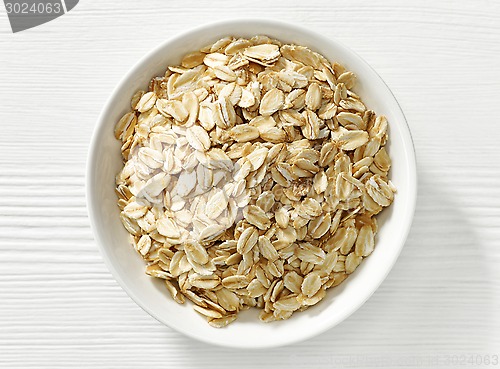 Image of bowl of oat flakes