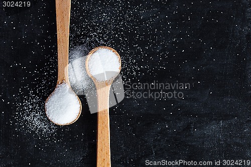 Image of sugar in wooden spoons 