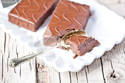 Image of dark chocolate cakes and spoon 