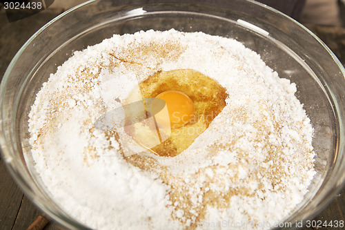 Image of bowl with flour and eggs
