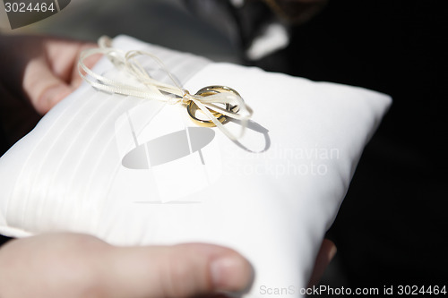 Image of wedding rings on pillow