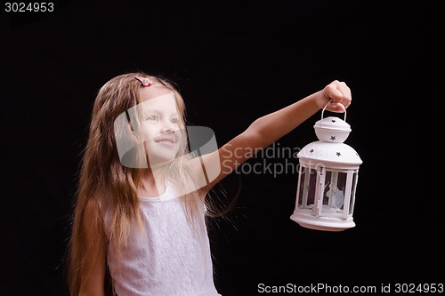 Image of Five-year girl shines candlestick