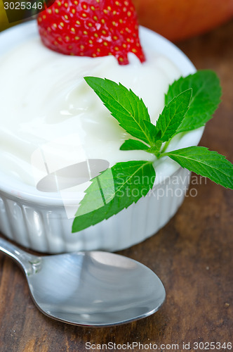 Image of fruits and yogurt 