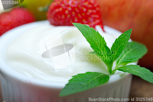 Image of fruits and yogurt 