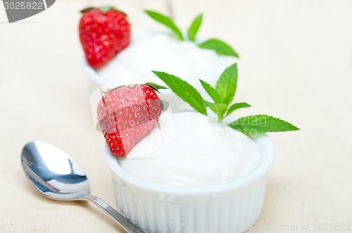 Image of organic Greek yogurt and strawberry