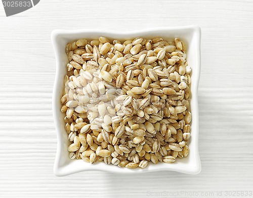 Image of bowl of pearl barley grains