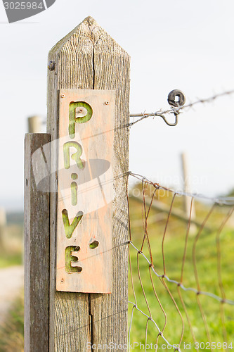 Image of Unique wooden sign, private (prive)