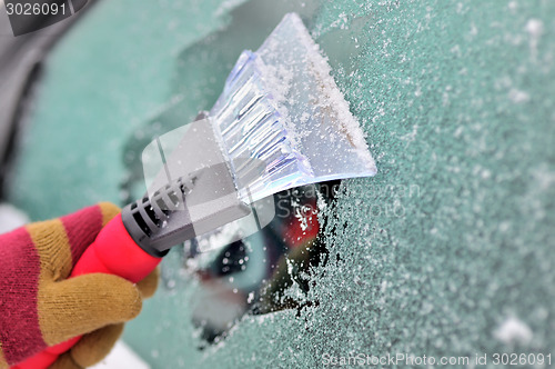 Image of cleaning car windows