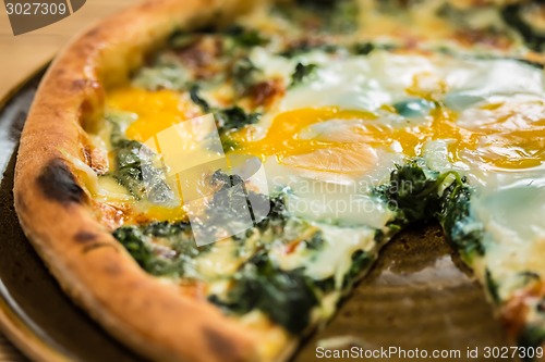 Image of Margarita pizza with arugula and egg