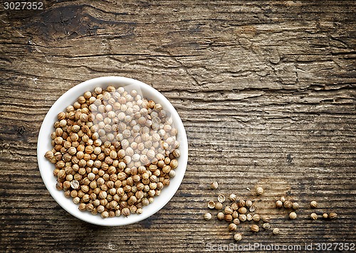 Image of bowl of coriander seeds