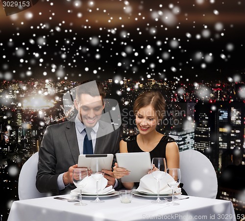 Image of smiling couple at restaurant